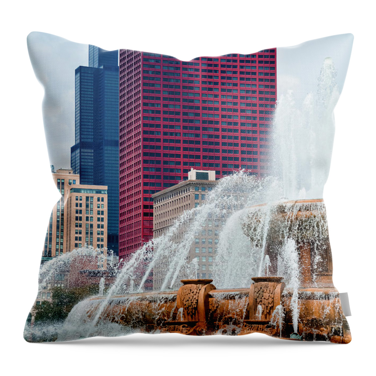 Chicago Throw Pillow featuring the photograph Buckingham Fountain Skyline by Kyle Hanson