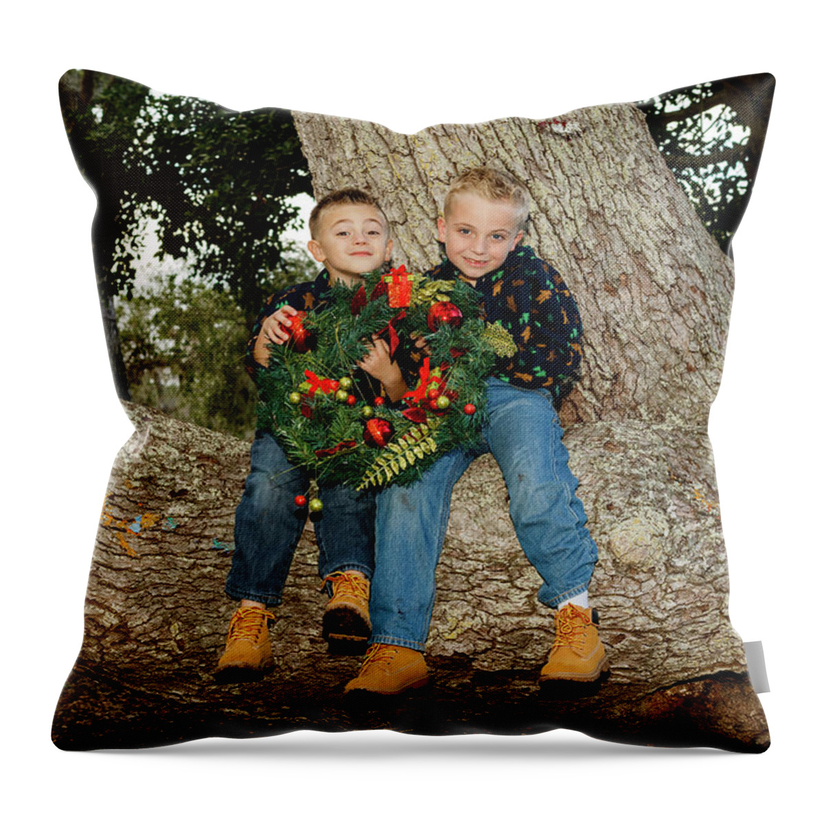  Throw Pillow featuring the photograph Cook9 by Les Greenwood