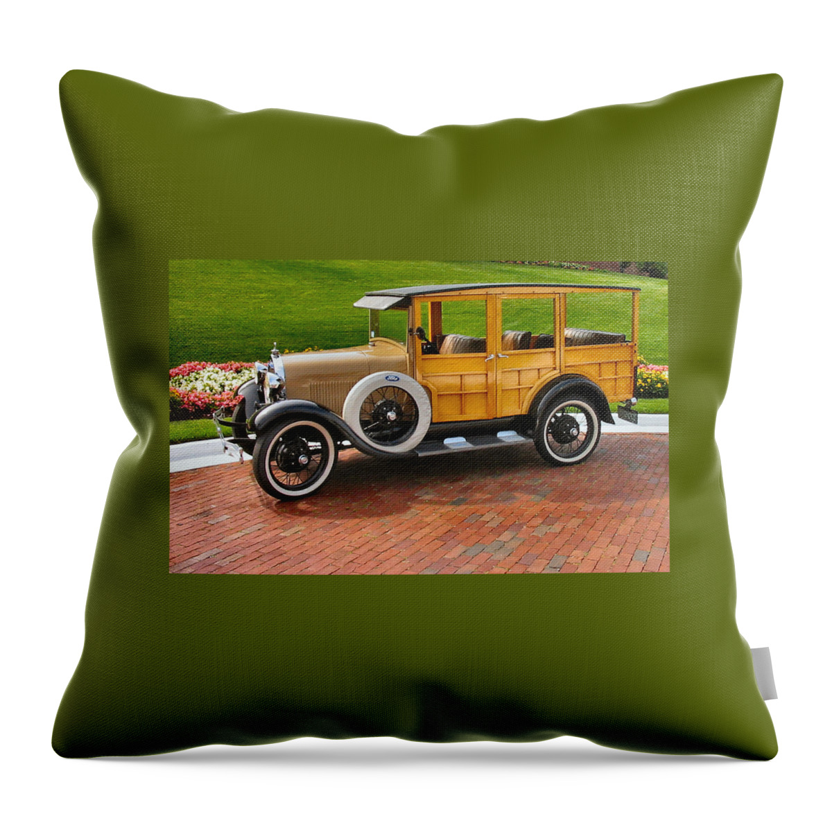 Station Wagon Throw Pillow featuring the photograph Depot Hack 2 by Lin Grosvenor
