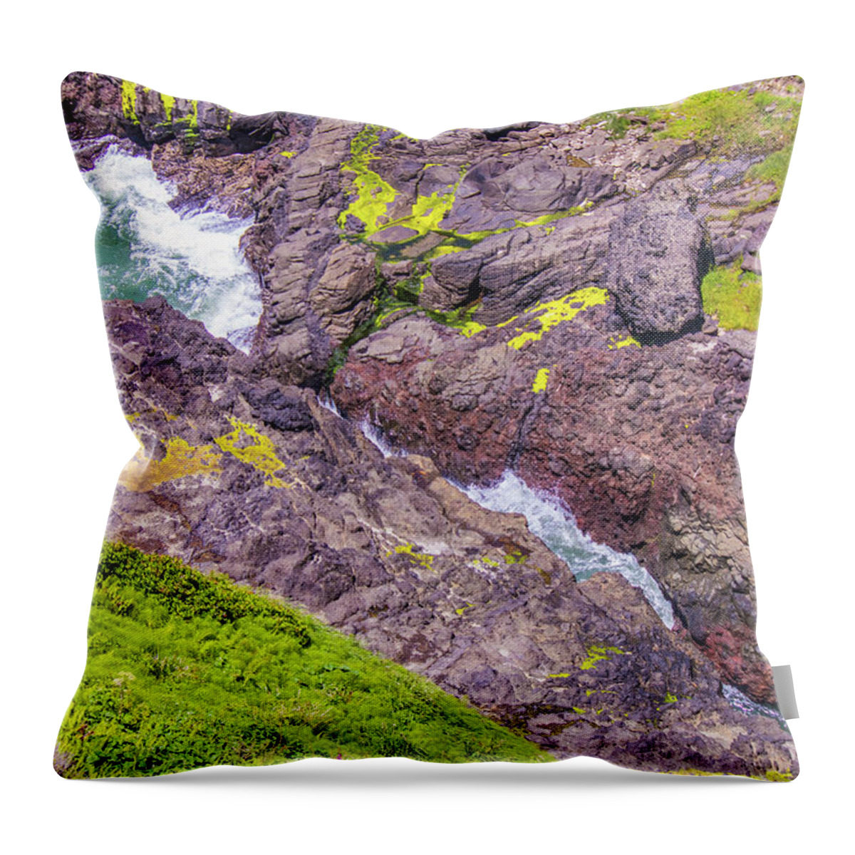 Oregon Throw Pillow featuring the photograph Devils Crack by Jonny D