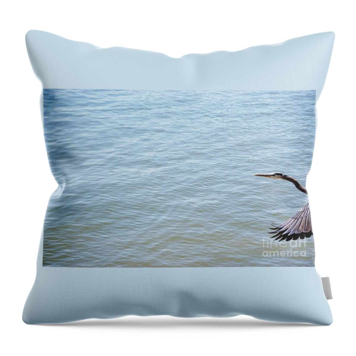 Bird Throw Pillow featuring the photograph Flying in by Merle Grenz