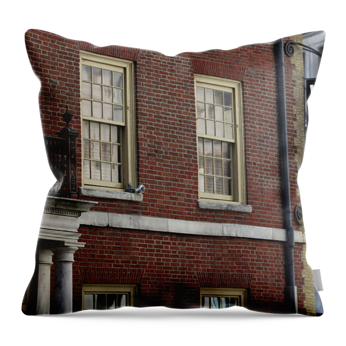 Fraunces Tavern Throw Pillow featuring the photograph Fraunces Tavern by Mark Alesse