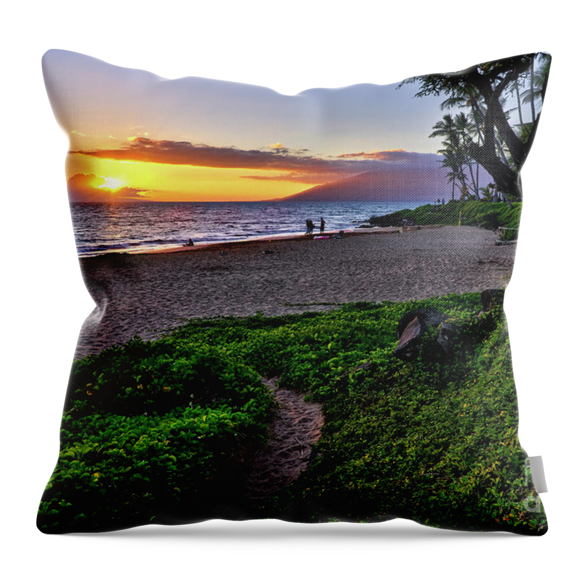 Keawakapu Throw Pillow featuring the photograph Keawakapu Beach by Eddie Yerkish