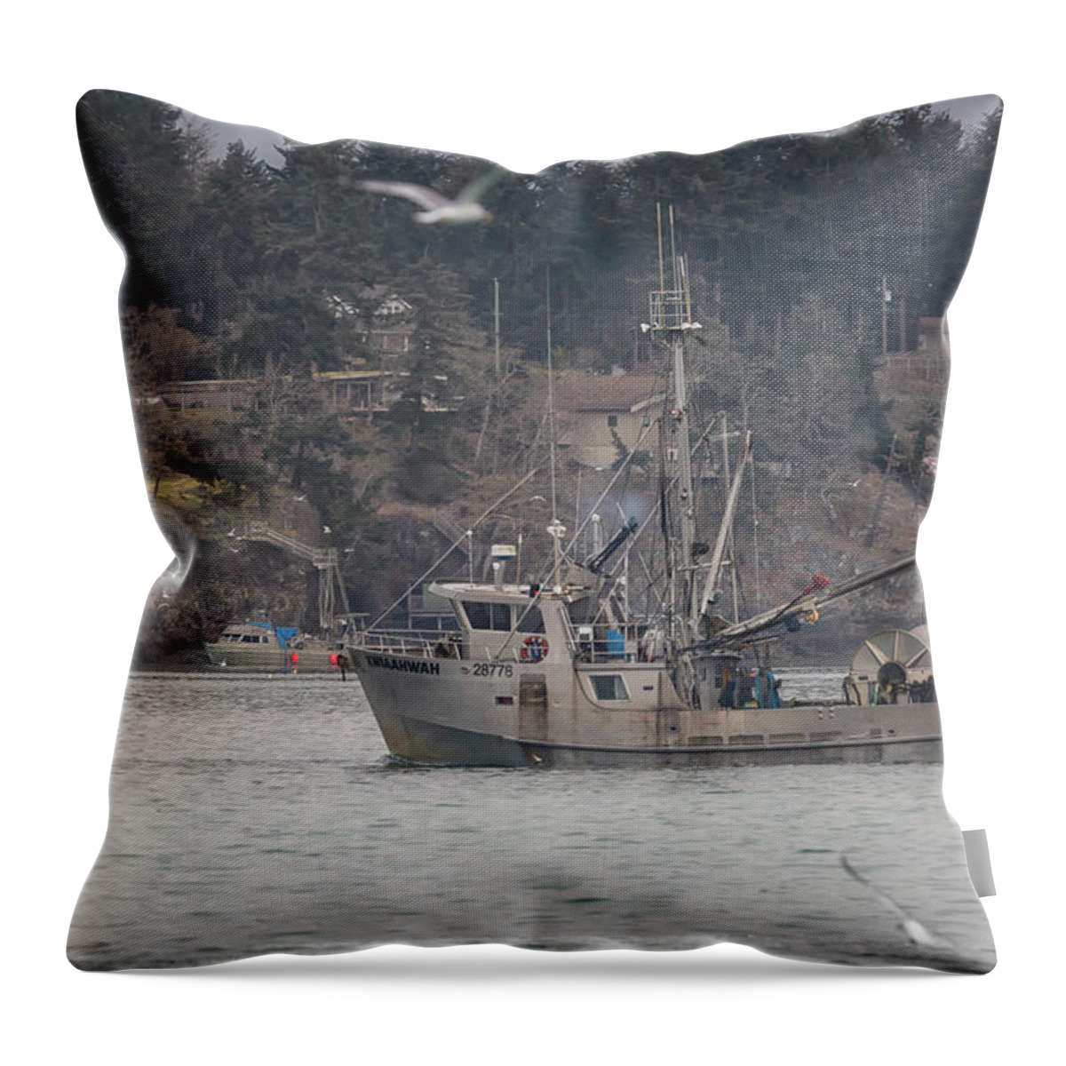 Kwiaahwah Throw Pillow featuring the photograph Kwiaahwah by Randy Hall