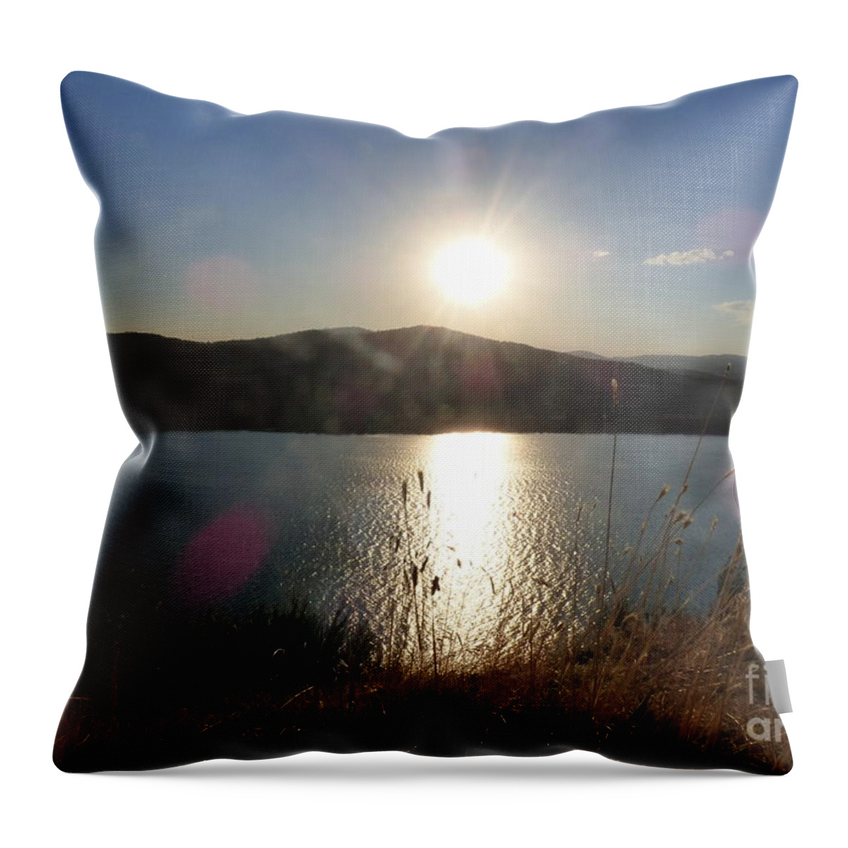Lake Roosevelt Throw Pillow featuring the photograph Lake Roosevelt Sun by Charles Robinson