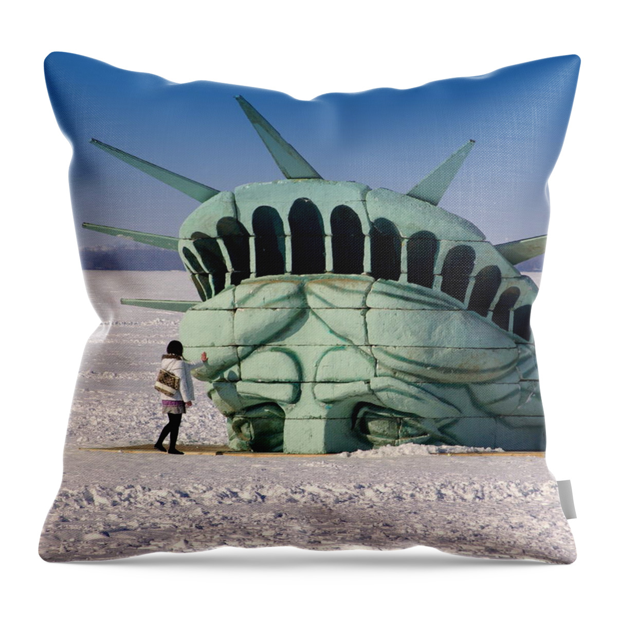 Statue Of Liberty Throw Pillow featuring the photograph Liberty by Linda Mishler