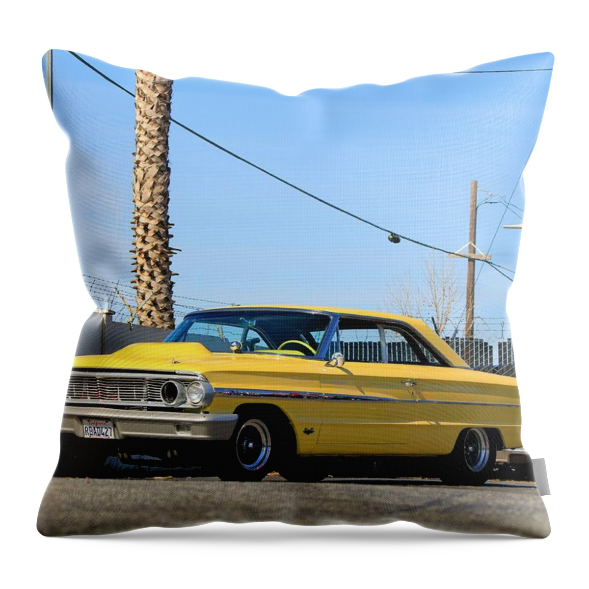 Ford Throw Pillow featuring the photograph Lightweight 427 by Steve Natale