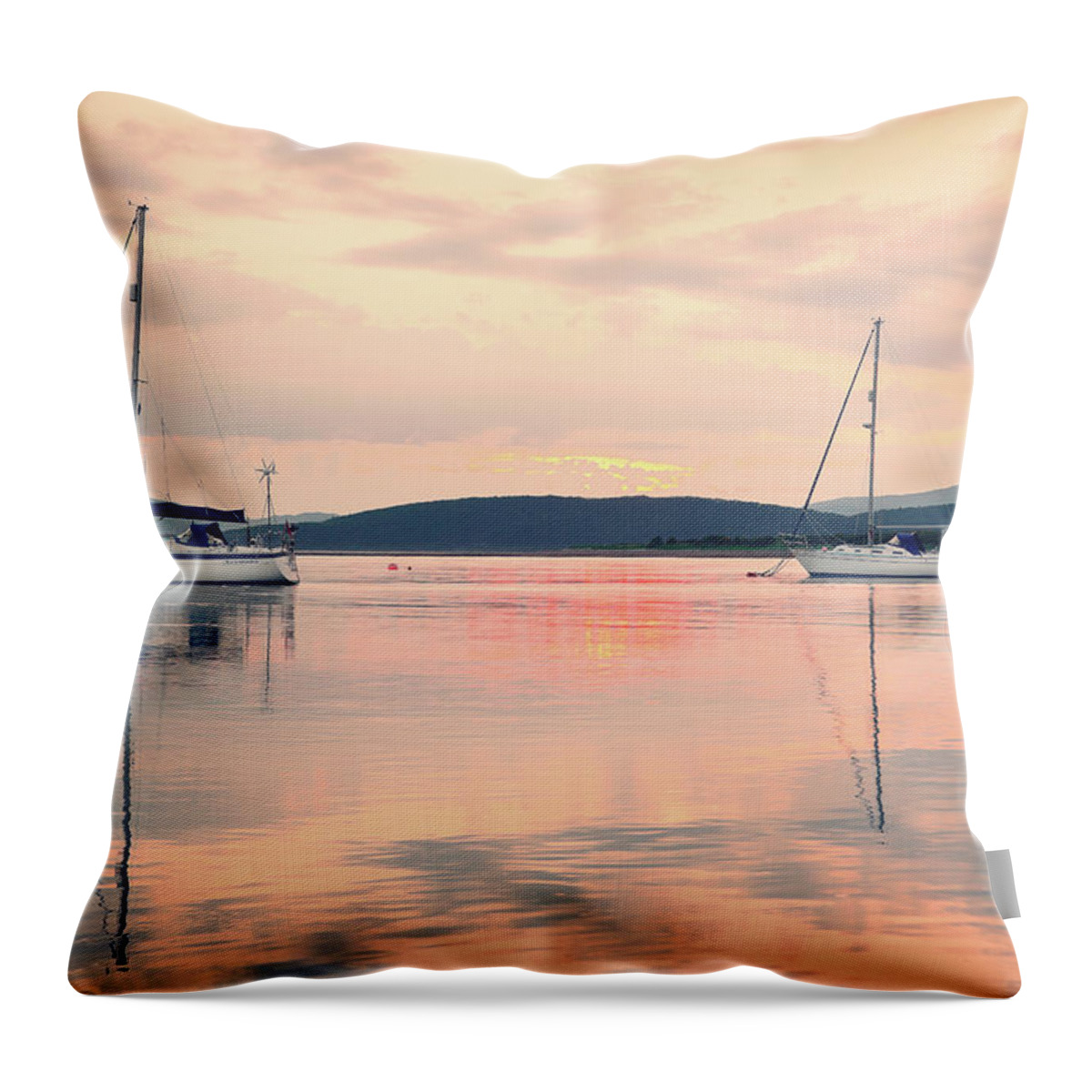 Firth Throw Pillow featuring the photograph Lynn-of-Lorn by Ray Devlin