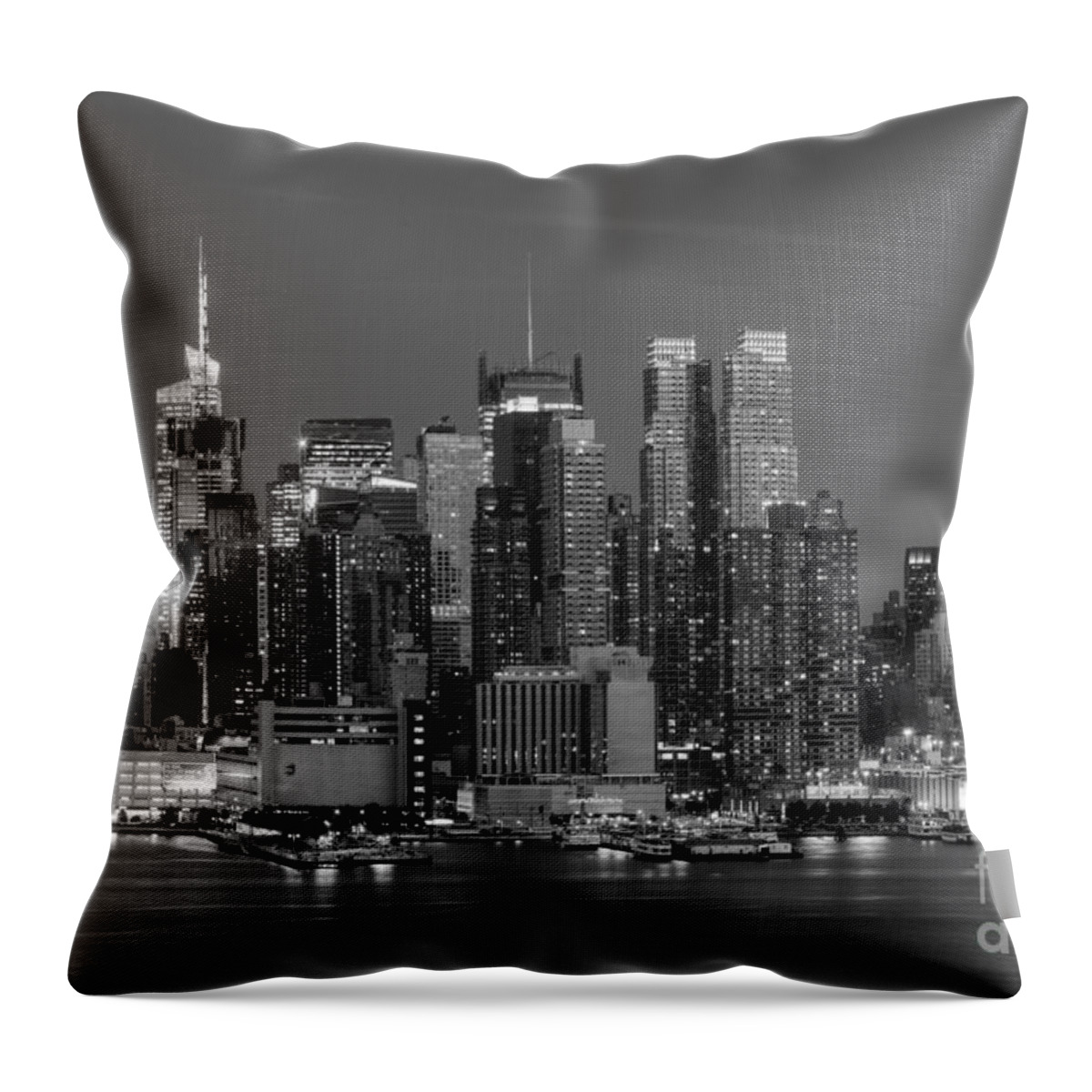 Clarence Holmes Throw Pillow featuring the photograph Manhattan Twilight IV by Clarence Holmes