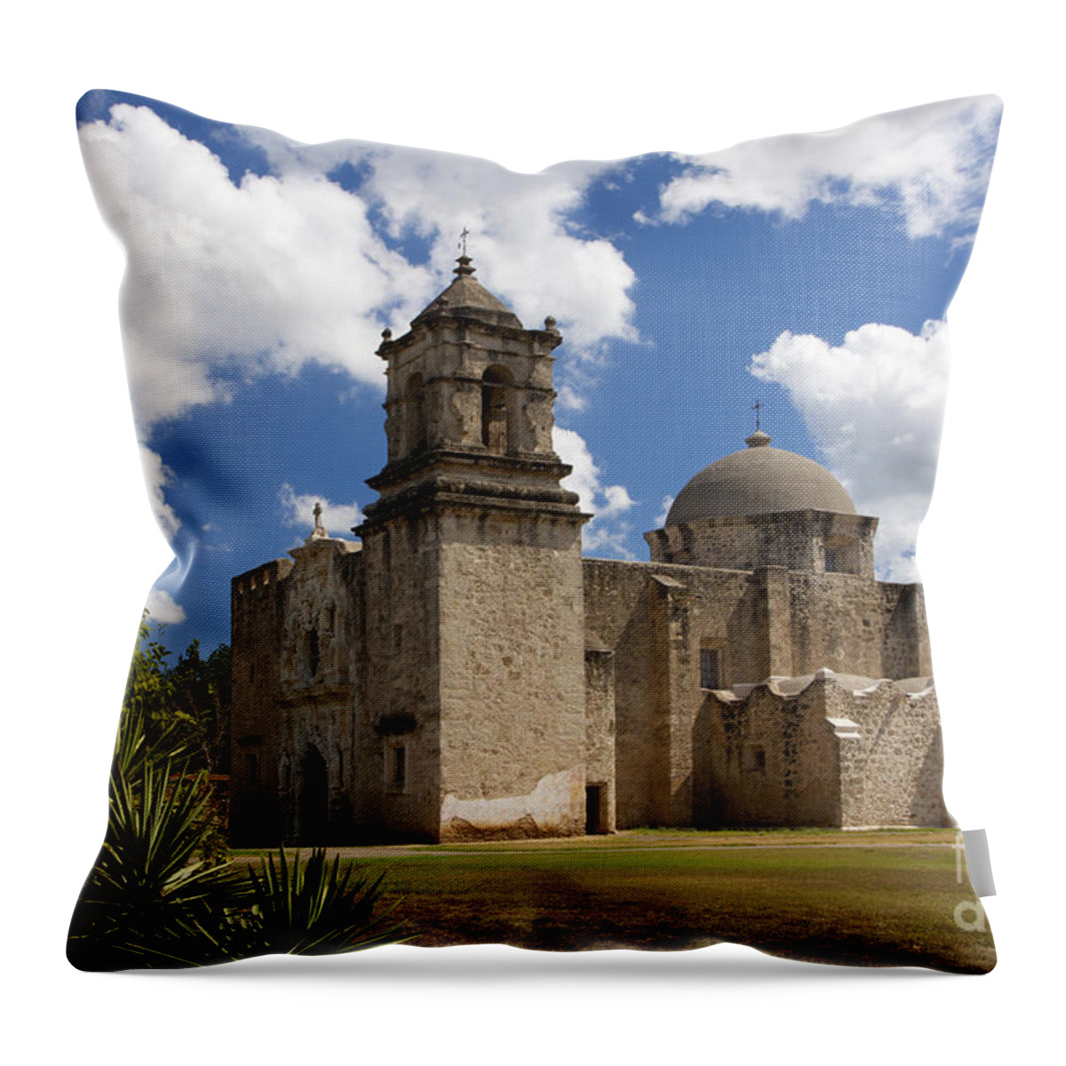 Mission San Juan Throw Pillow featuring the photograph Mission San Juan by Richard Lynch