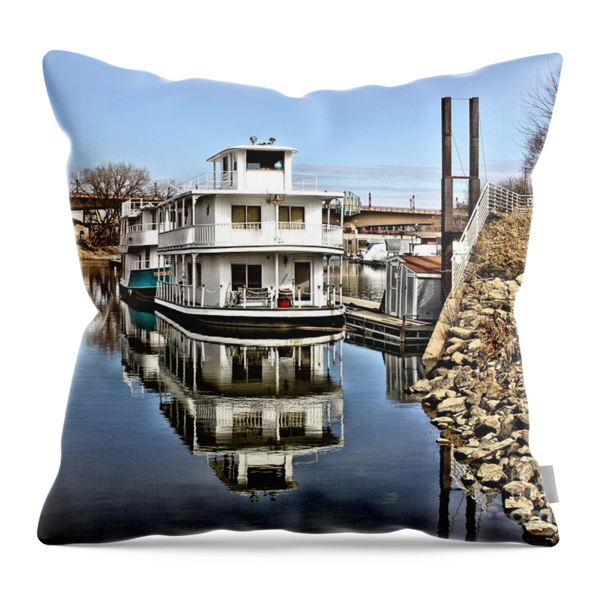 Mississippi Throw Pillow featuring the photograph Mississippi Houseboat by Jimmy Ostgard