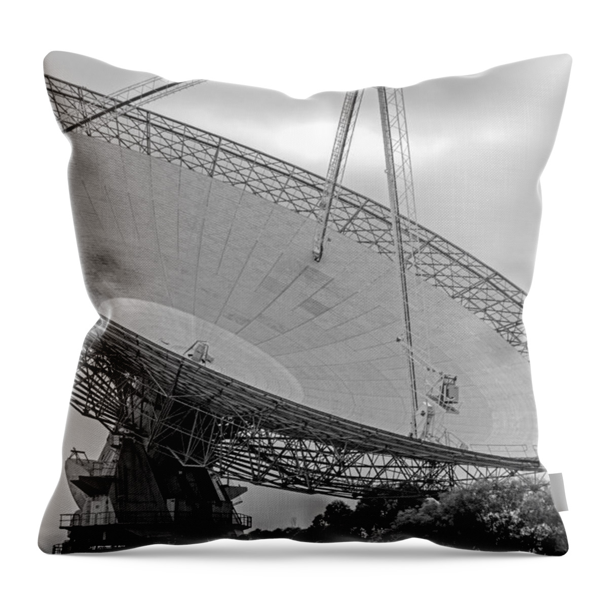 Parkes Throw Pillow featuring the photograph Parkes Observatory by Nicholas Blackwell