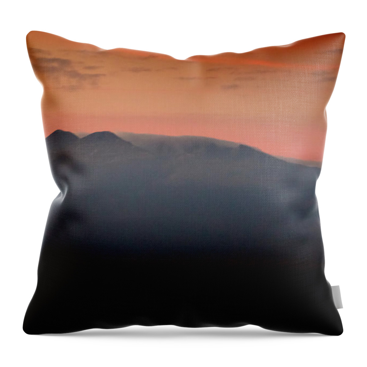 Magillicudy Reeks Throw Pillow featuring the photograph Reeks Morning by Mark Callanan