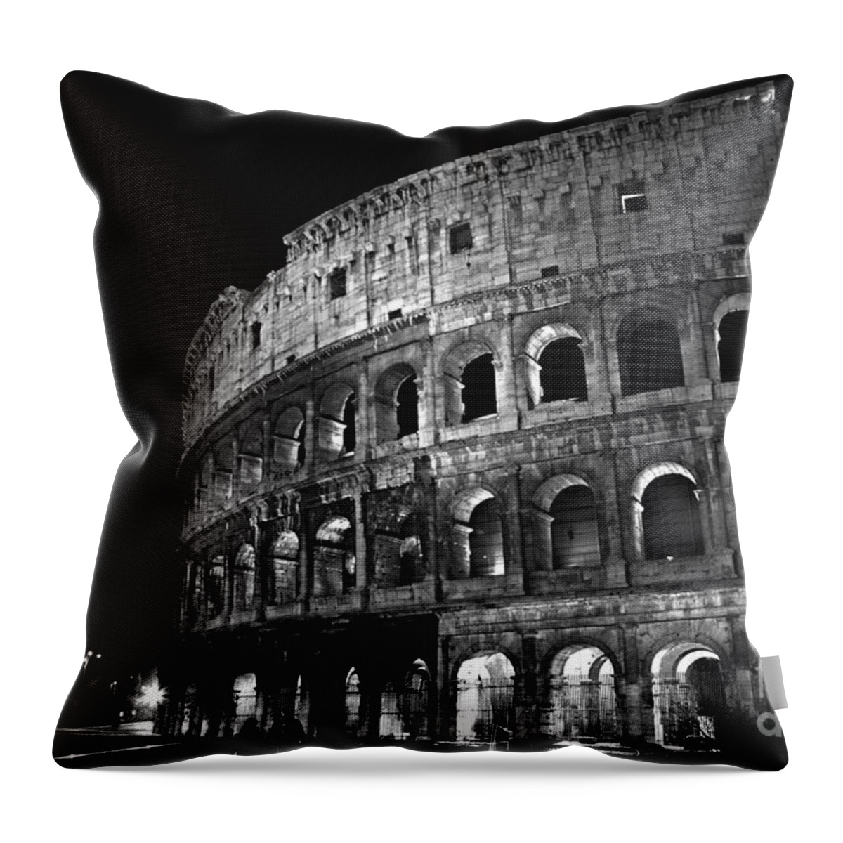Arquitetura Throw Pillow featuring the photograph Rome - Colosseum by Night - BW by Carlos Alkmin