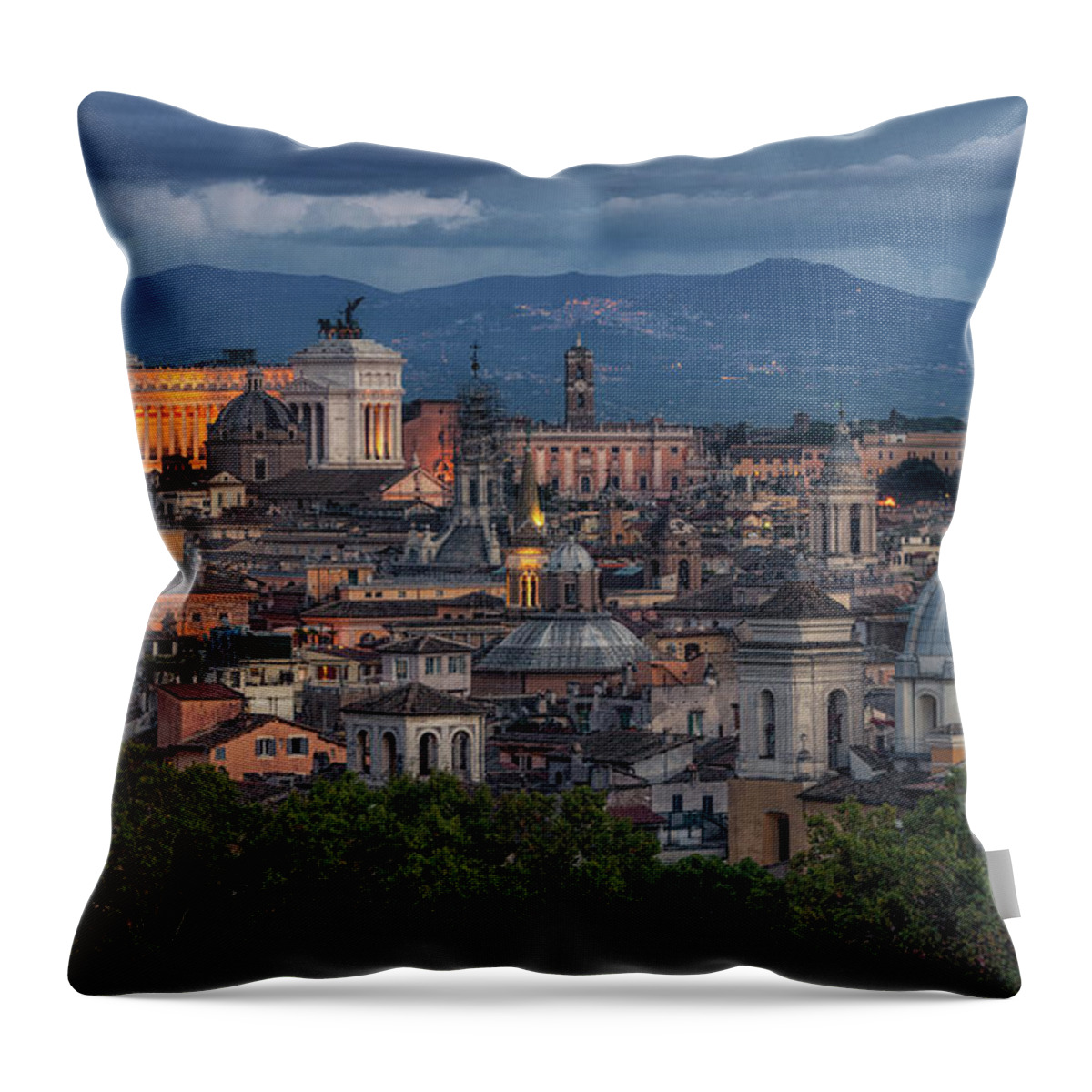 Il Vittoriano Throw Pillow featuring the photograph Rome Twilight by James Billings