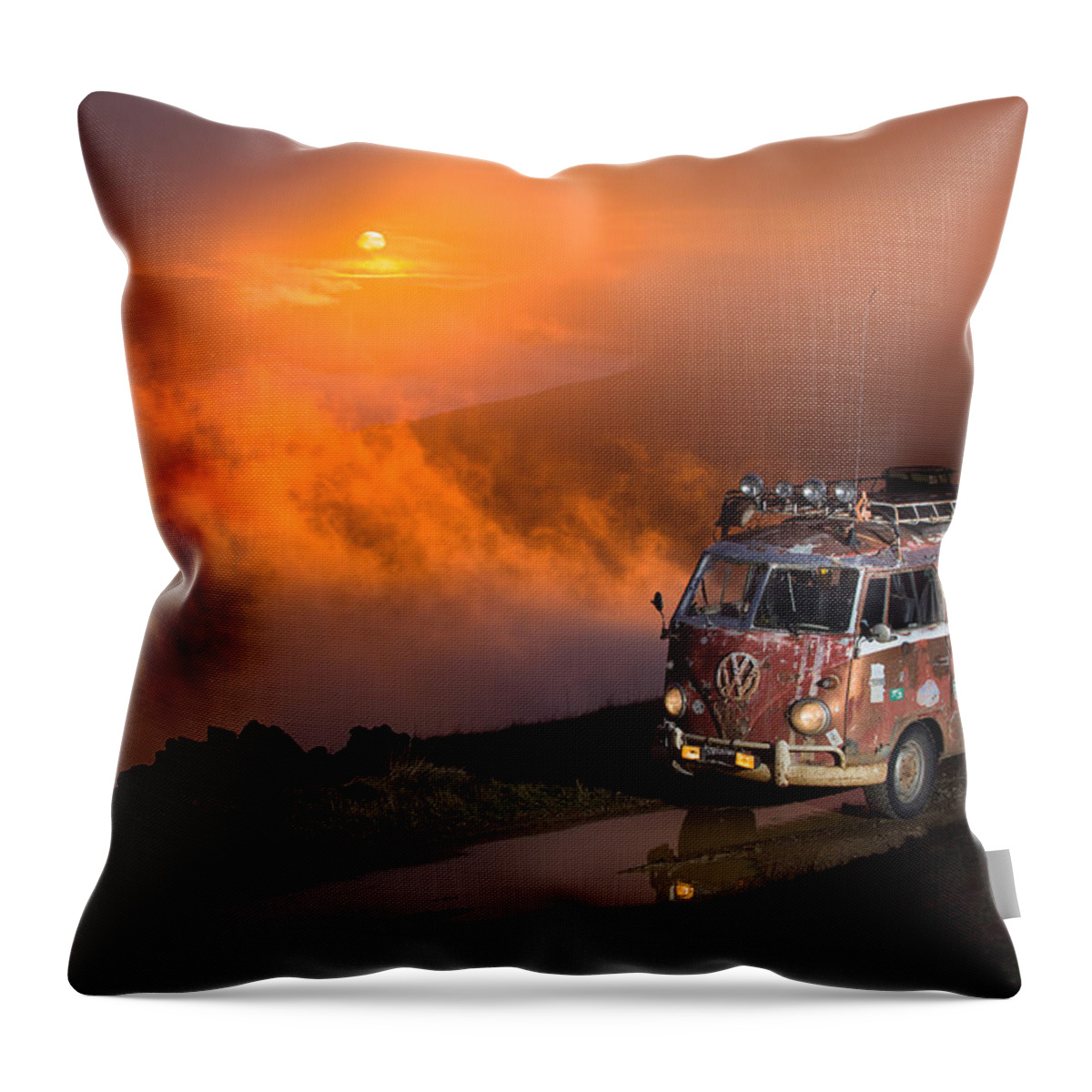 Mount Shasta Throw Pillow featuring the photograph Rustybus Above the Sunset by Richard Kimbrough