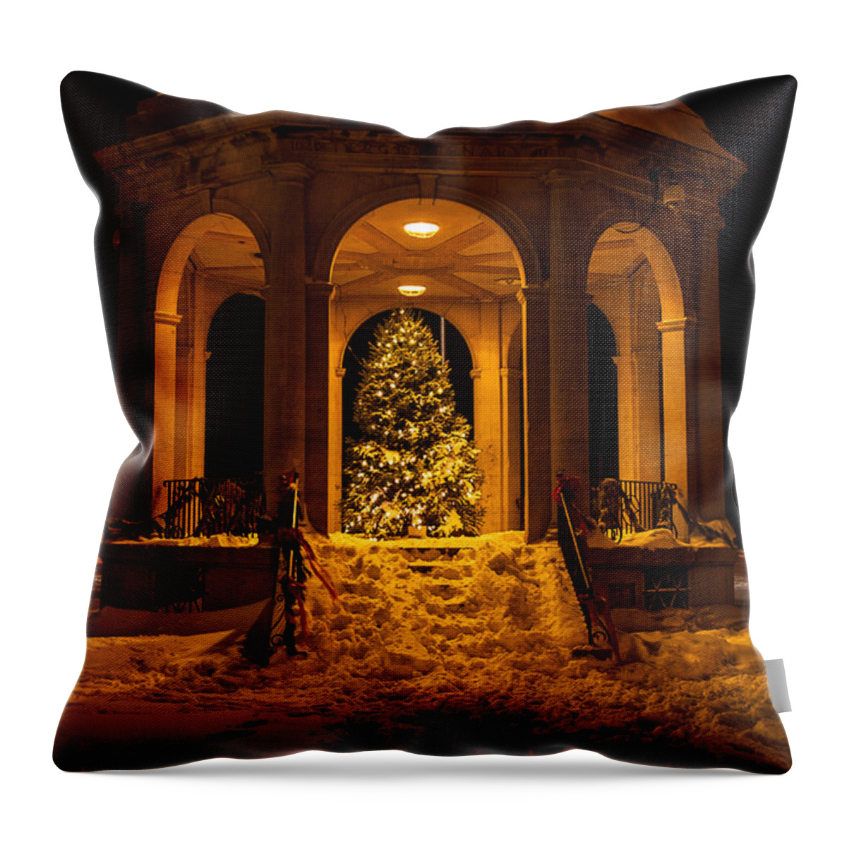 Christmas Tree Throw Pillow featuring the photograph Salem bandstand at Christmas by Jeff Folger