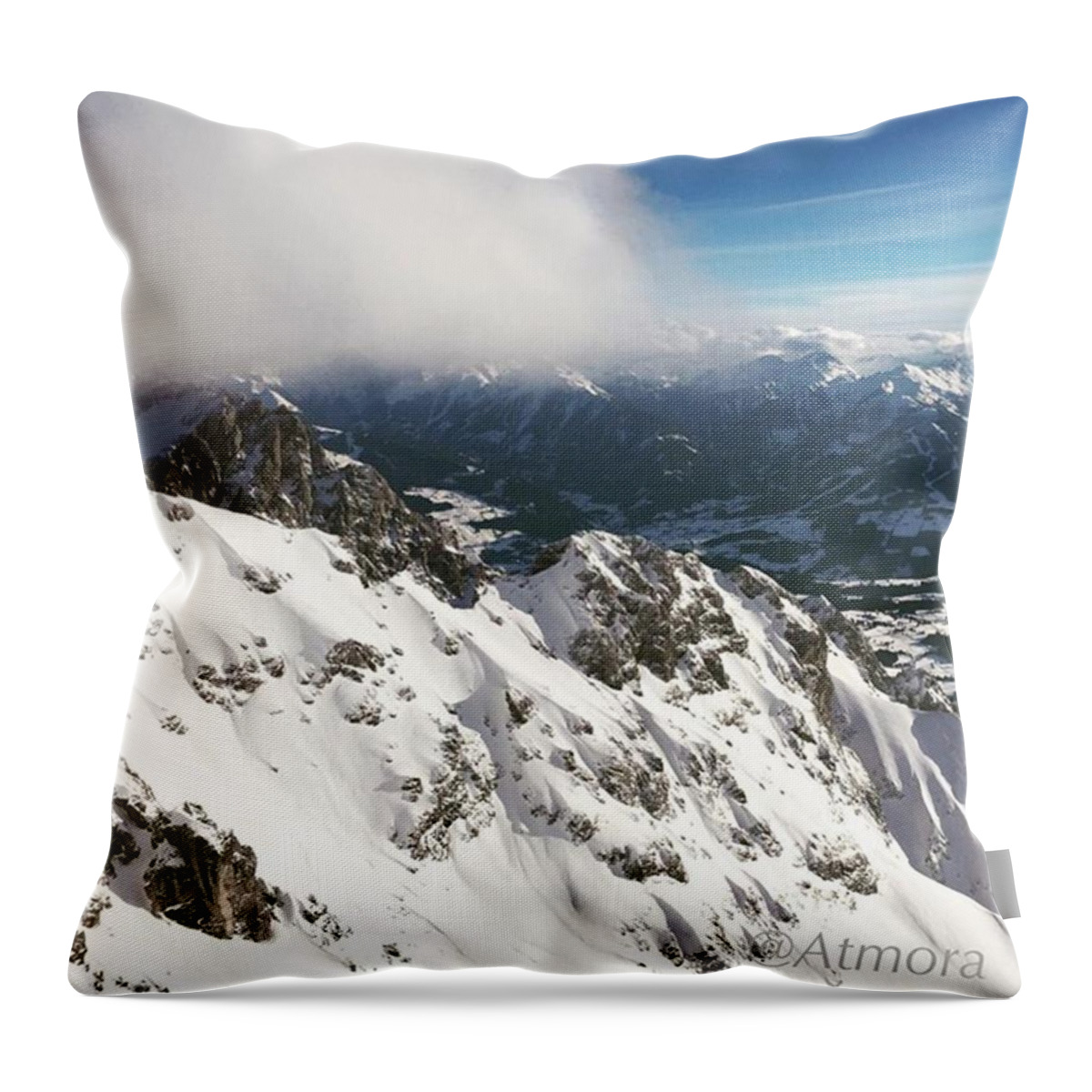 Sonne Throw Pillow featuring the photograph Simply Breathtaking by M K