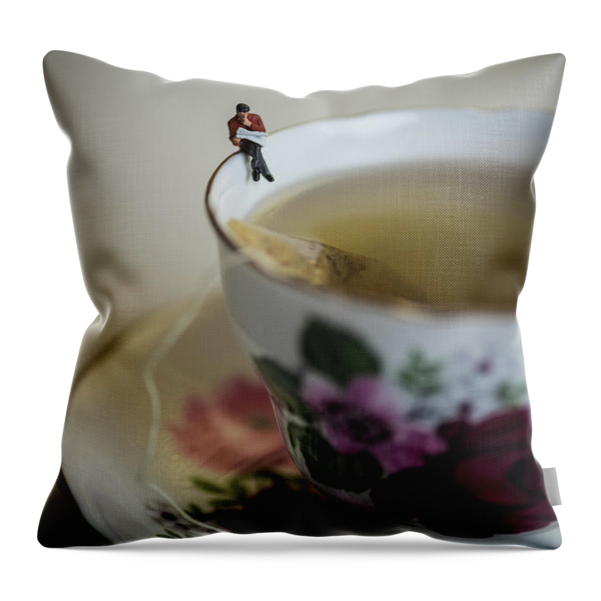 Man Throw Pillow featuring the photograph Start of the Day by Tammy Ray