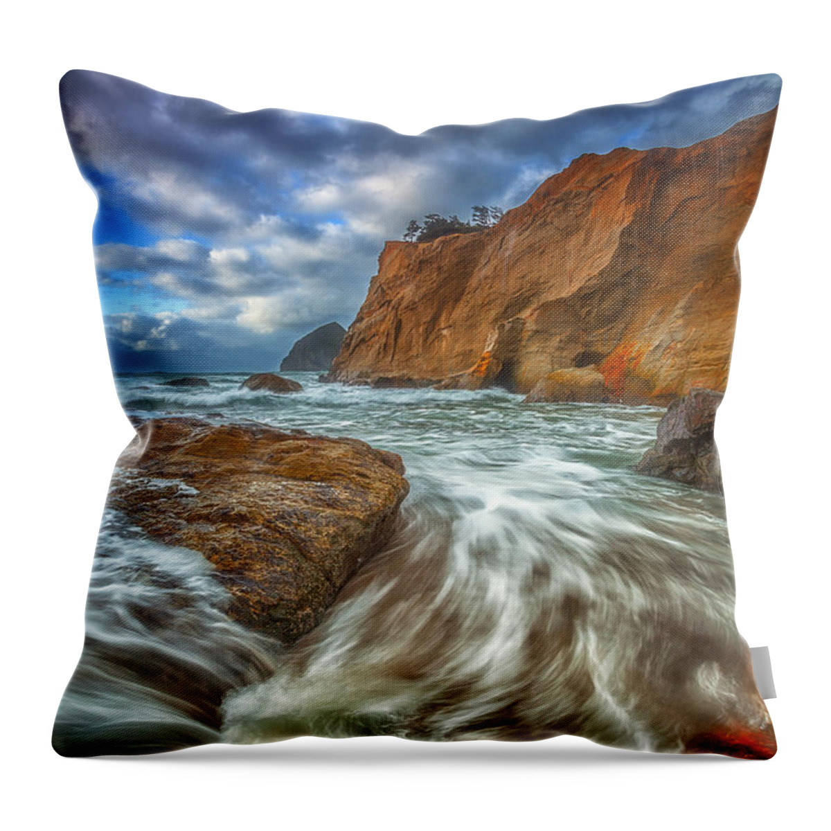 Oregon Throw Pillow featuring the photograph Sweeping Tides by Darren White