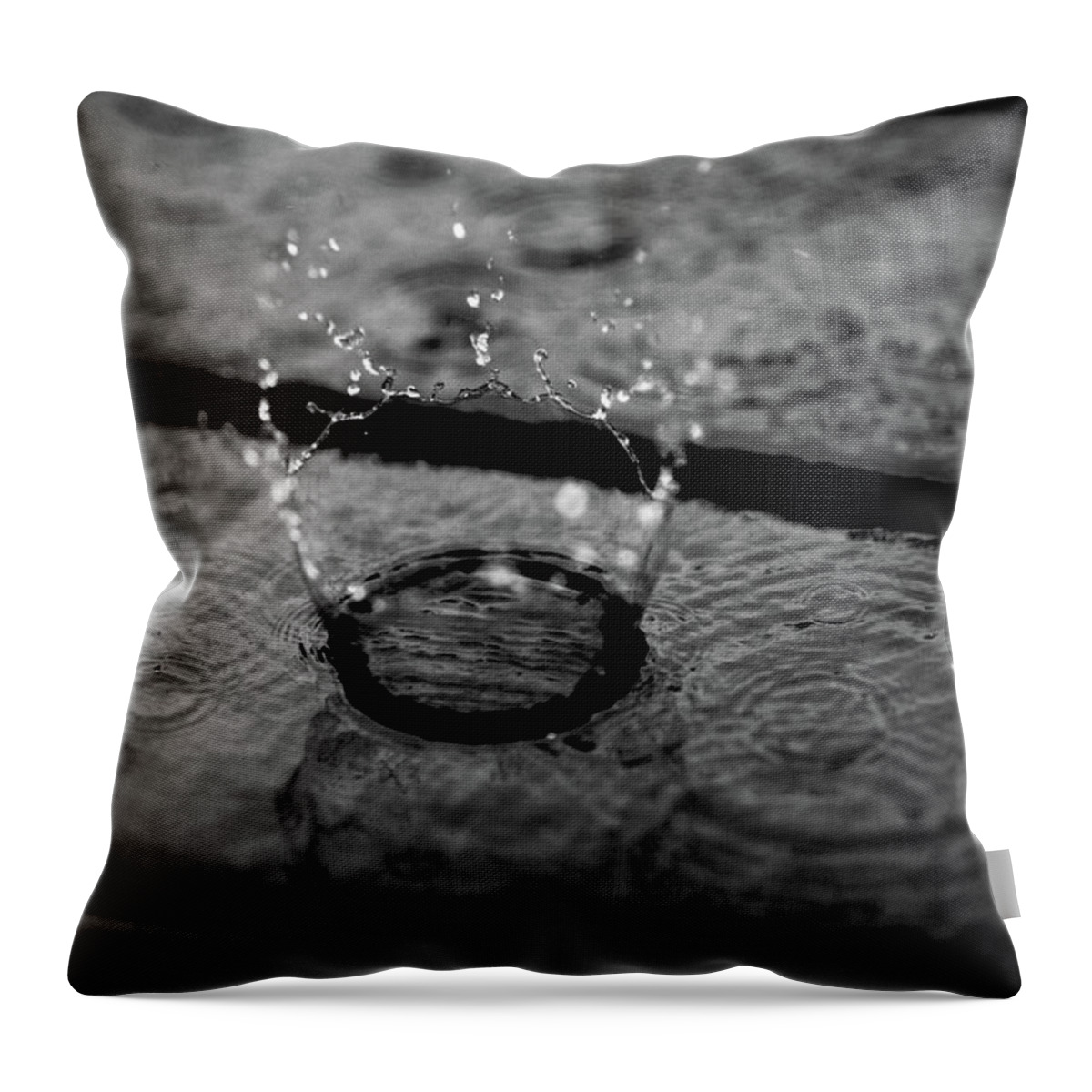 Water Throw Pillow featuring the photograph The crown by Digiblocks Photography