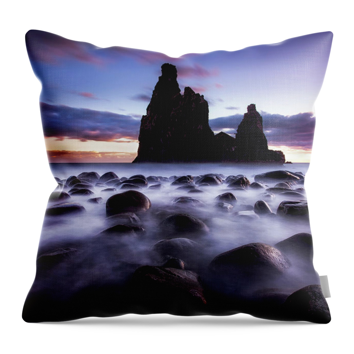 Beach Throw Pillow featuring the photograph The raise of a Star by Jorge Maia