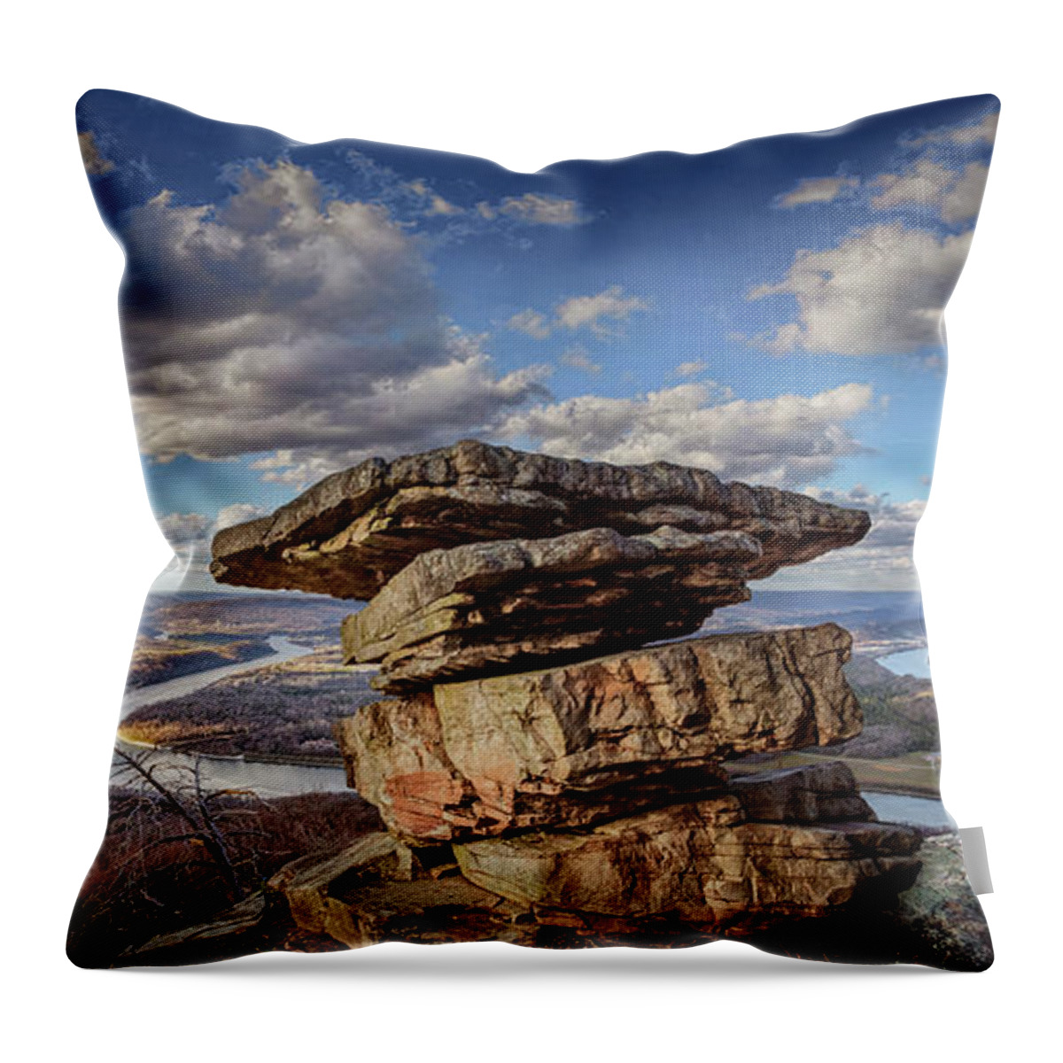 Moccasin Bend Throw Pillow featuring the photograph Umbrella Rock Overlooking Moccasin Bend by Steven Llorca