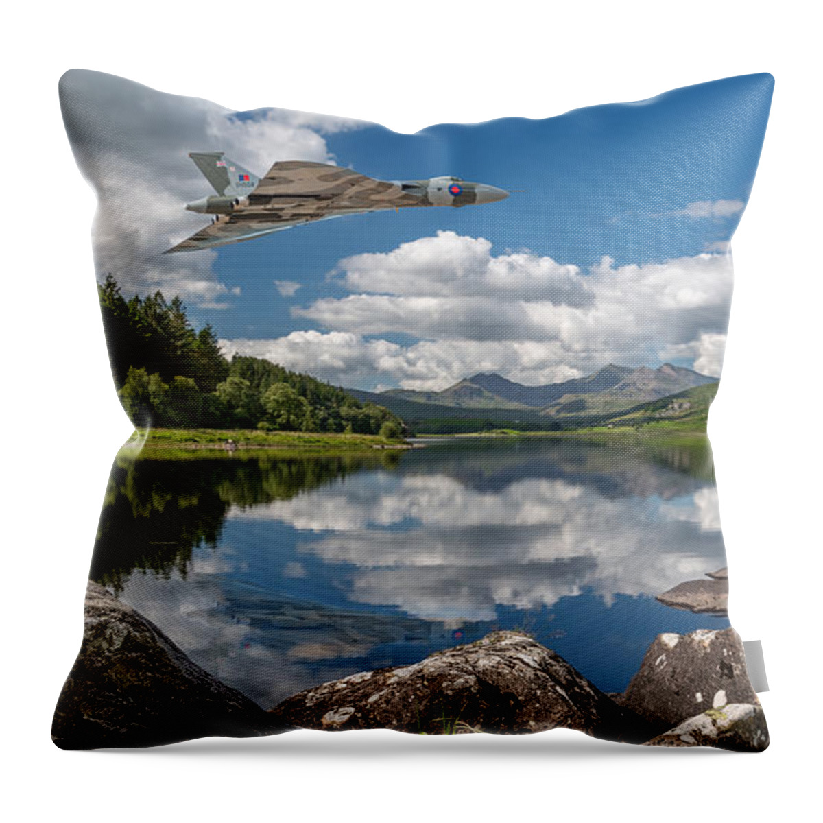 Snowdon Horseshoe Throw Pillow featuring the photograph Vulcan Over Lake by Adrian Evans