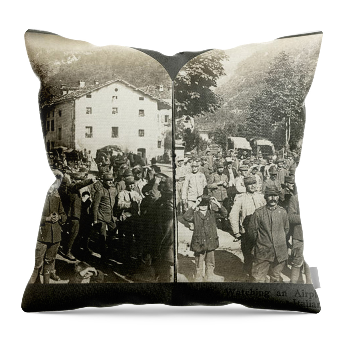 1914 Throw Pillow featuring the photograph World War I: Spectators by Granger
