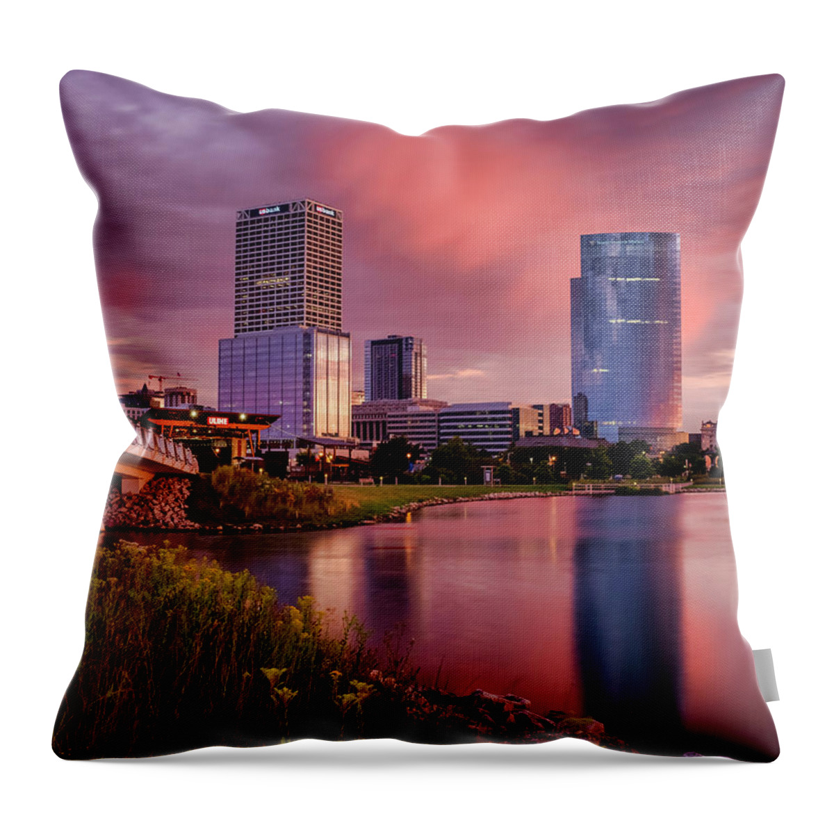 Lakeshore State Park Throw Pillow featuring the photograph Another magenta morning#project365 #OMDEM1MKII #milwau by Kristine Hinrichs