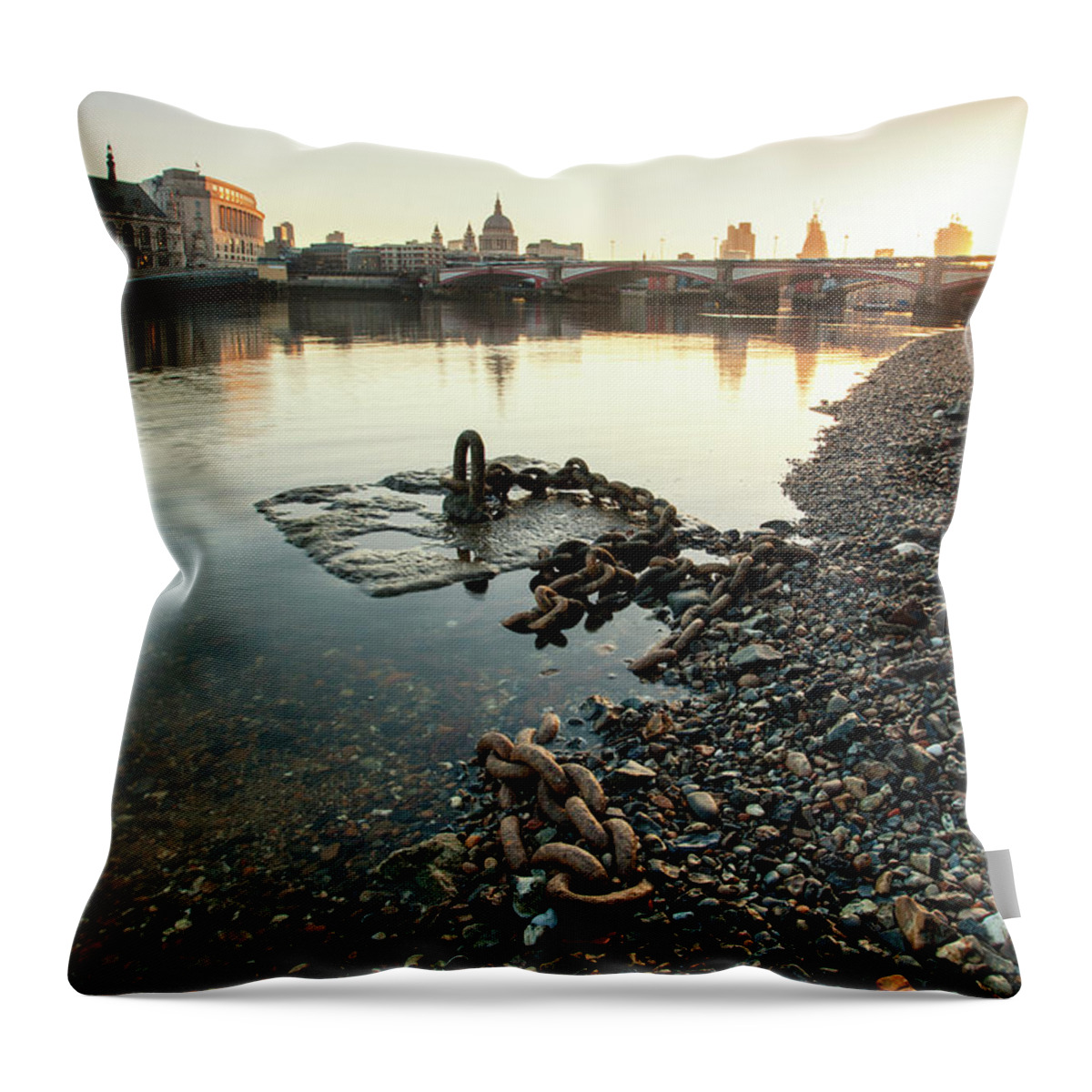Scenics Throw Pillow featuring the photograph Draining The Thames by Ray Wise