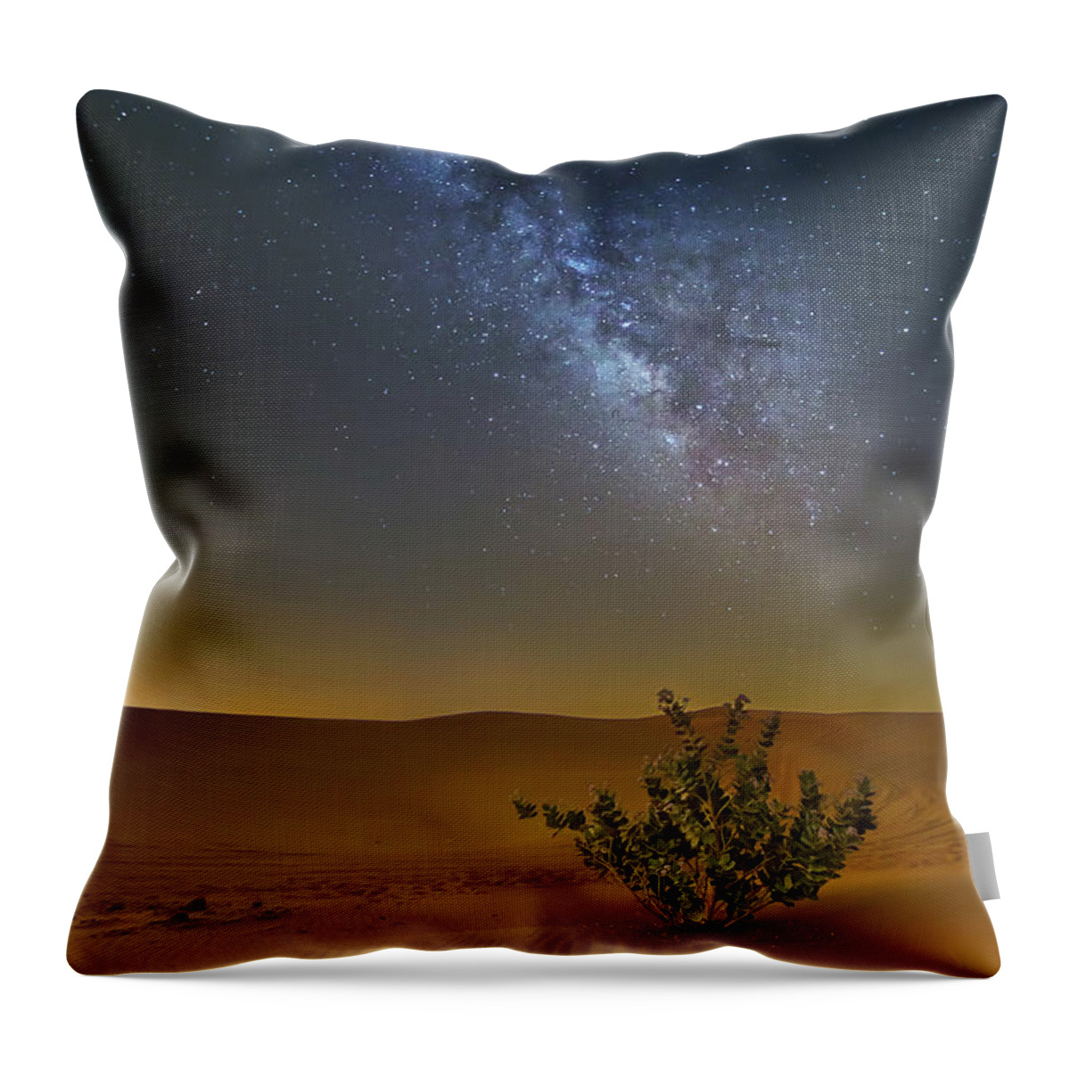 Tranquility Throw Pillow featuring the photograph Milkyway by Enyo Manzano Photography