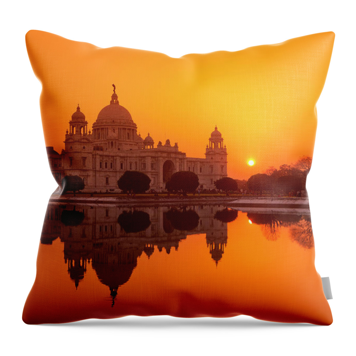 Victoria Memorial Throw Pillow featuring the photograph Sunset At The Victoria Memorial by Adrian Pope