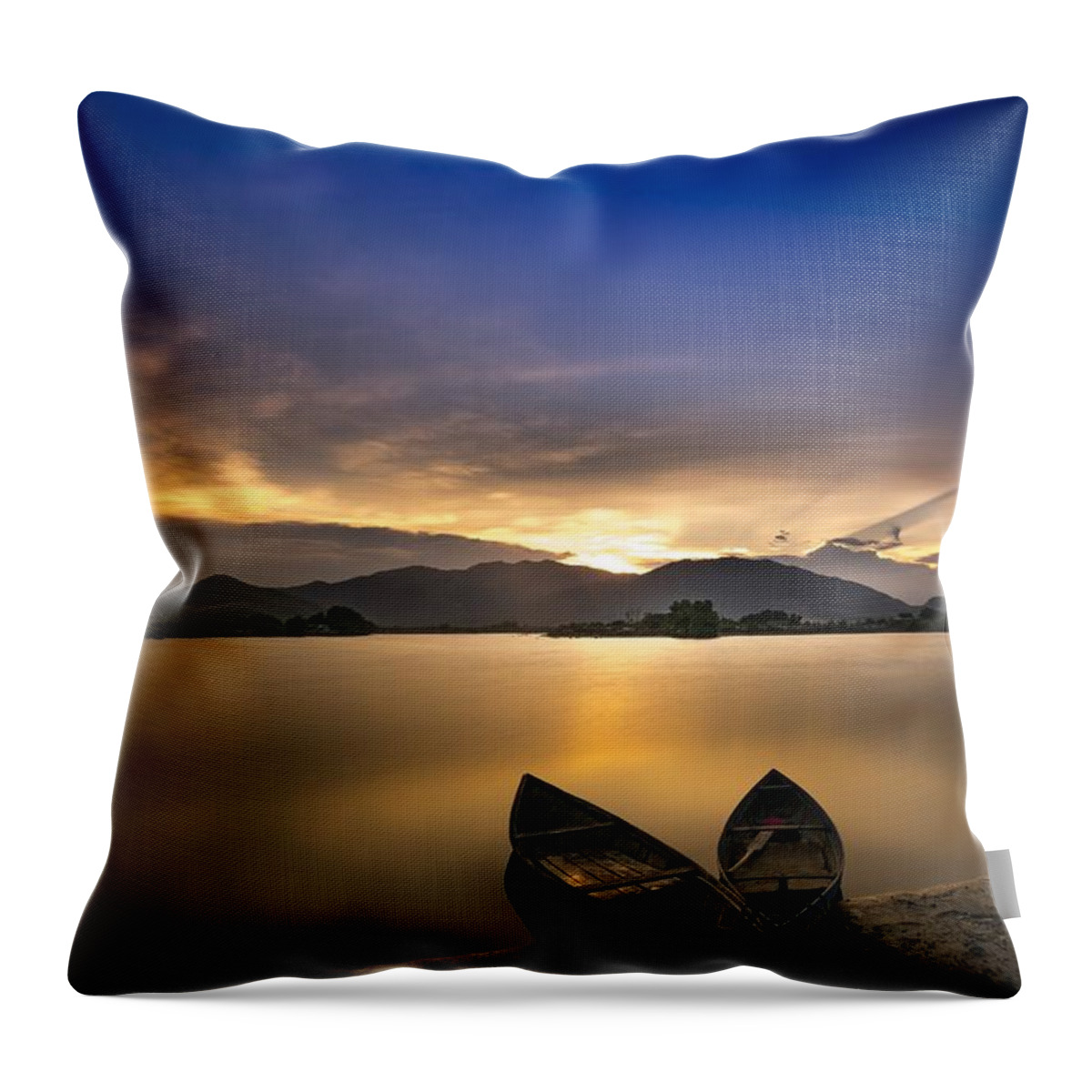 Landscape Throw Pillow featuring the photograph Sunset on the lake by Top Wallpapers