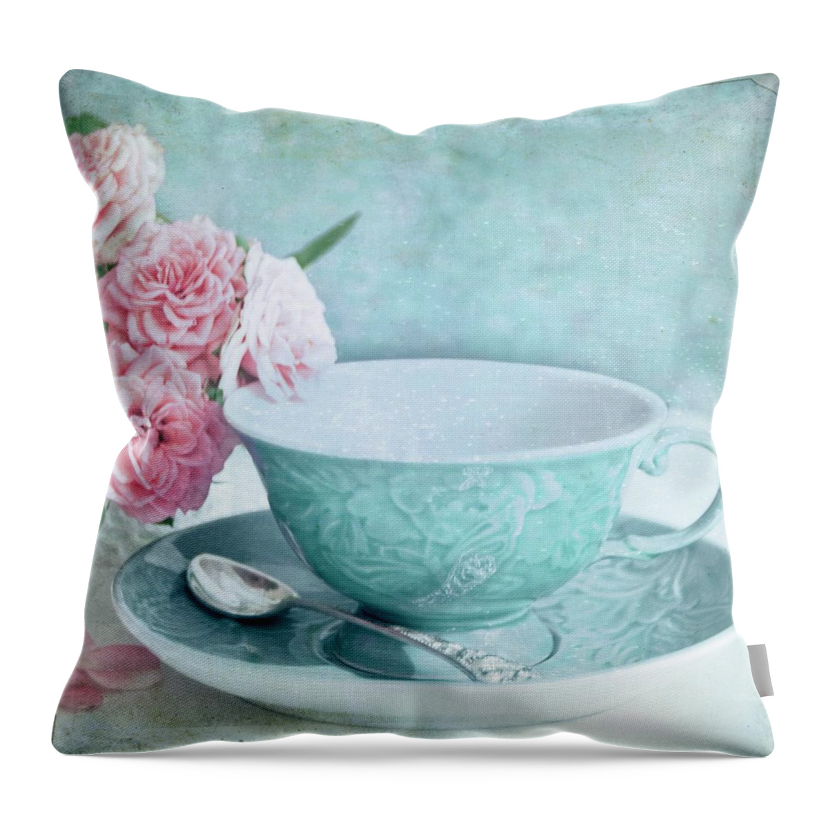 Empty Throw Pillow featuring the photograph Tea Cup And Roses by Sonia Martin Fotografias - Www.aquesabenlasnubes.com