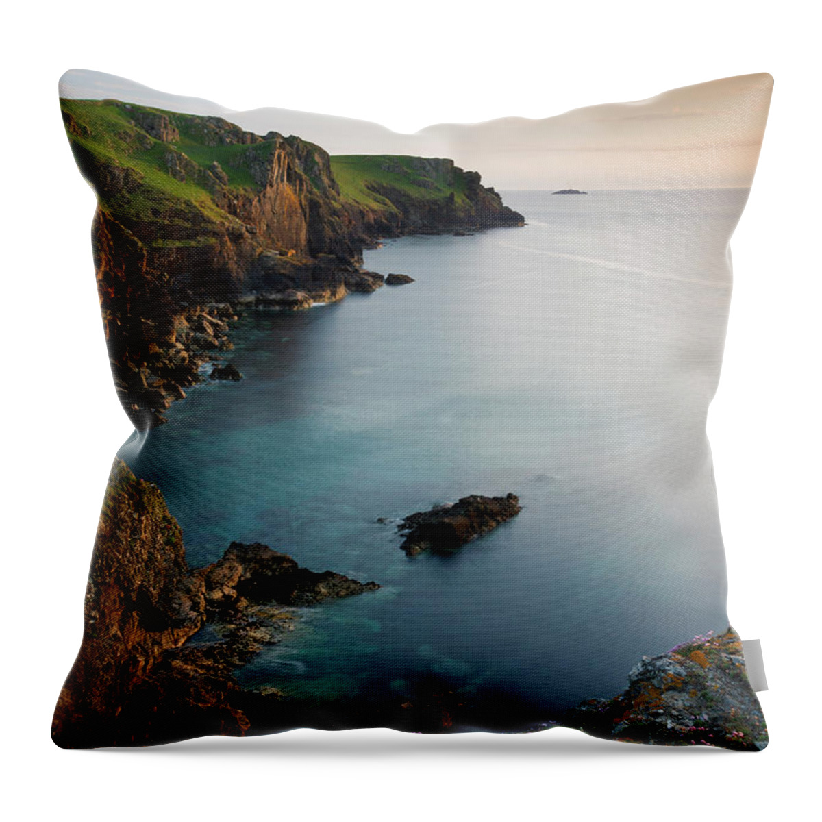 Scenics Throw Pillow featuring the photograph The Worlds Alright With Me by Daryl Hutchinson