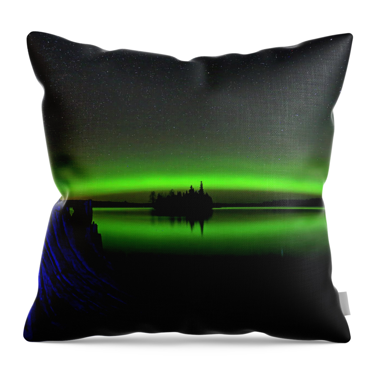 Northern Lights Throw Pillow featuring the photograph Northern Lights over Boulder Lake #9 by Shixing Wen