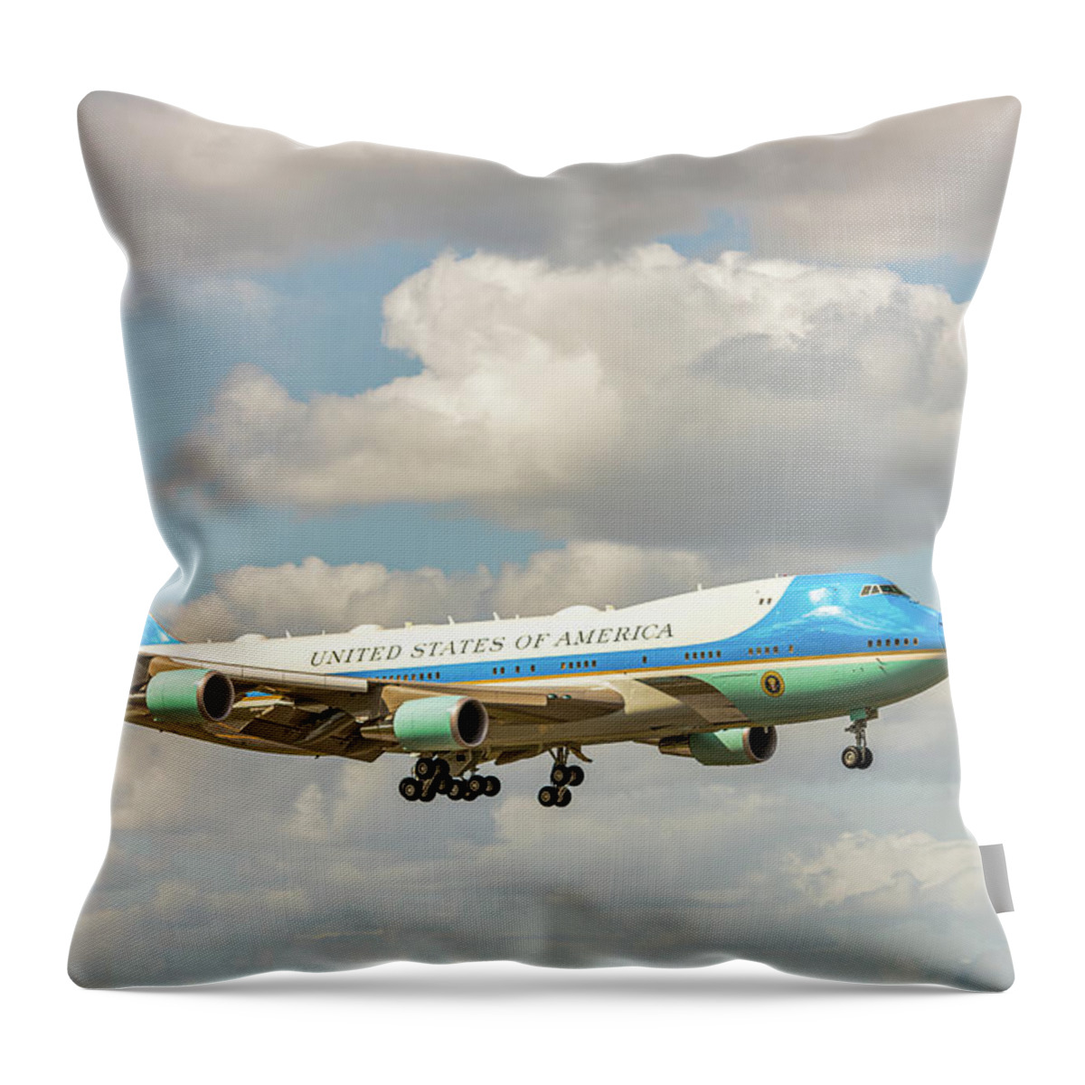 747 Throw Pillow featuring the photograph Air Force One by Norman Peay