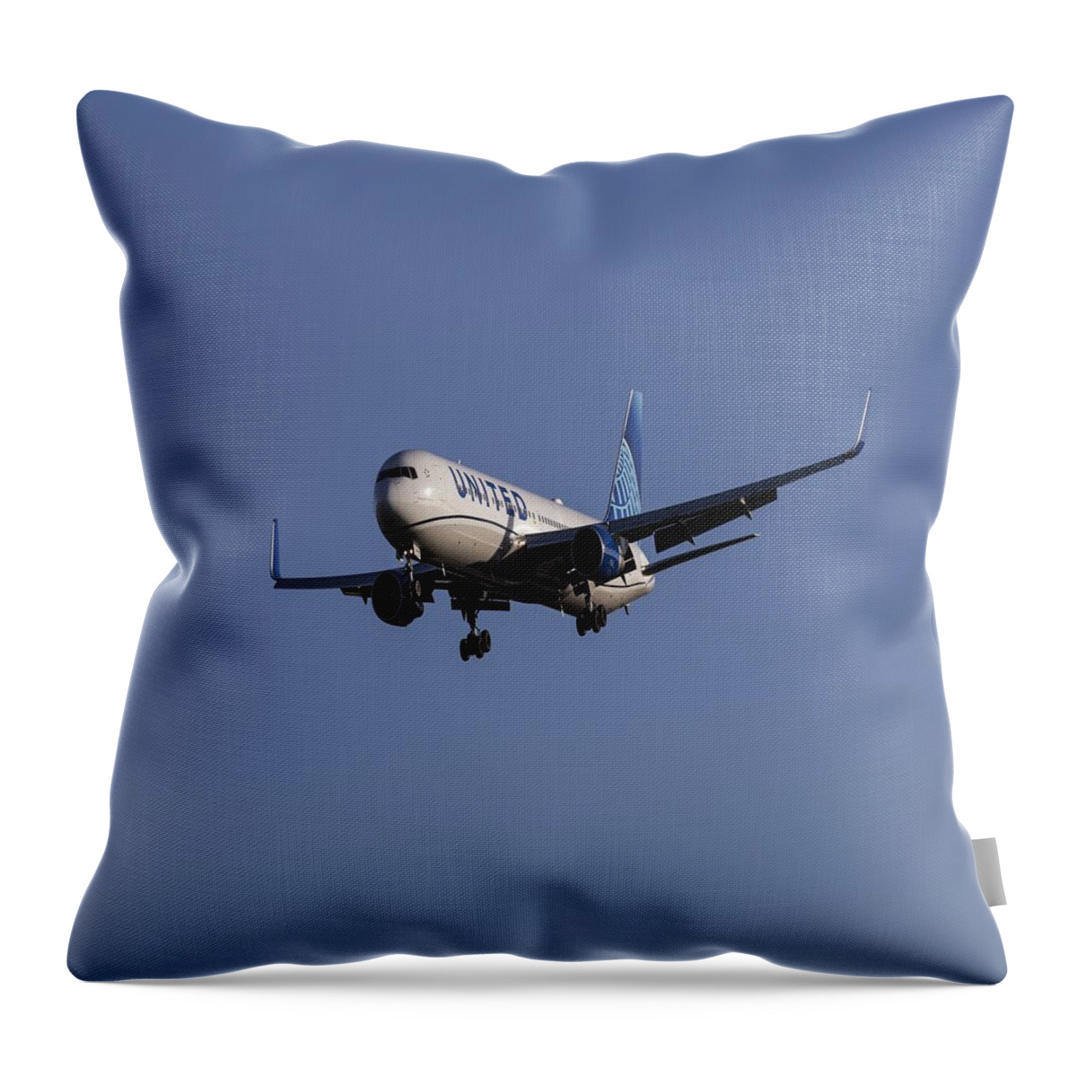  Boeing 767-322 Throw Pillow featuring the photograph United Airlines Boeing 767-322    X1 by David Pyatt