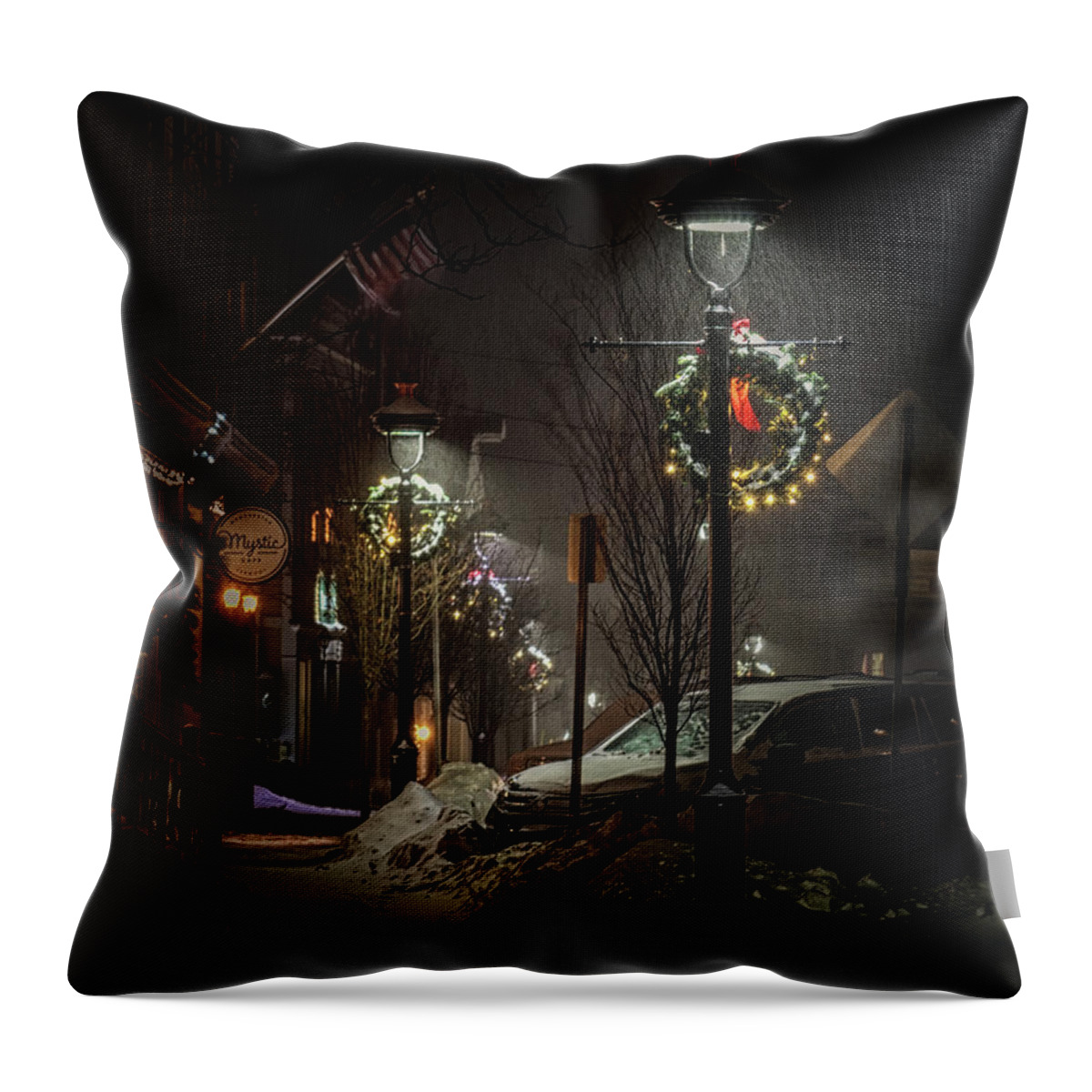 Lamp Throw Pillow featuring the photograph Christmas Lamppost by Rod Best