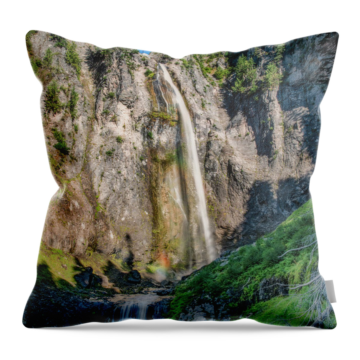 Mount Rainier Throw Pillow featuring the photograph Comet Falls by Robert J Wagner