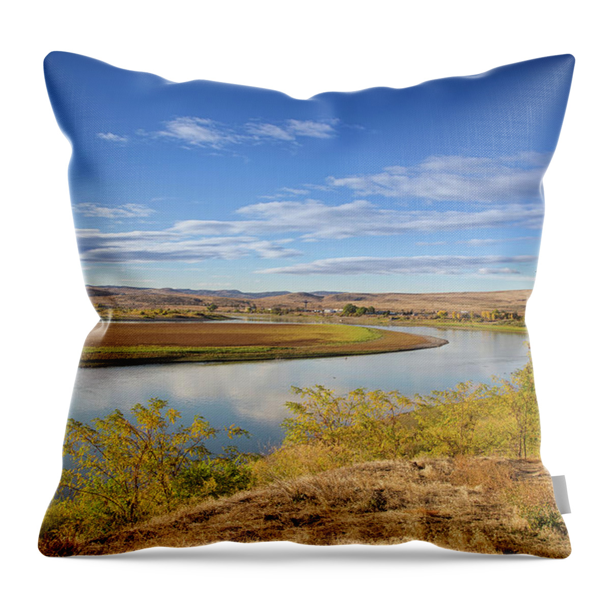Farewell Bend State Recreation Area Throw Pillow featuring the photograph Farewell bend sunrise by Kunal Mehra