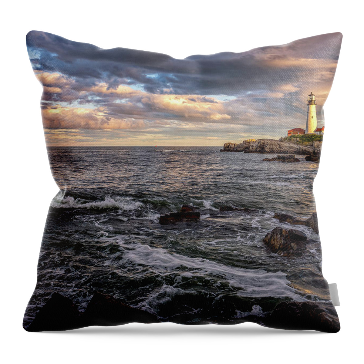 Cape Elizabeth Throw Pillow featuring the photograph Last Light At portland Head by Jeff Sinon