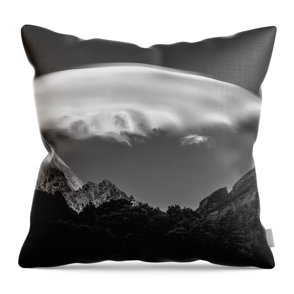 New-zealand Throw Pillow featuring the photograph Mt. Cook Lenticular Cloud by Gary Johnson