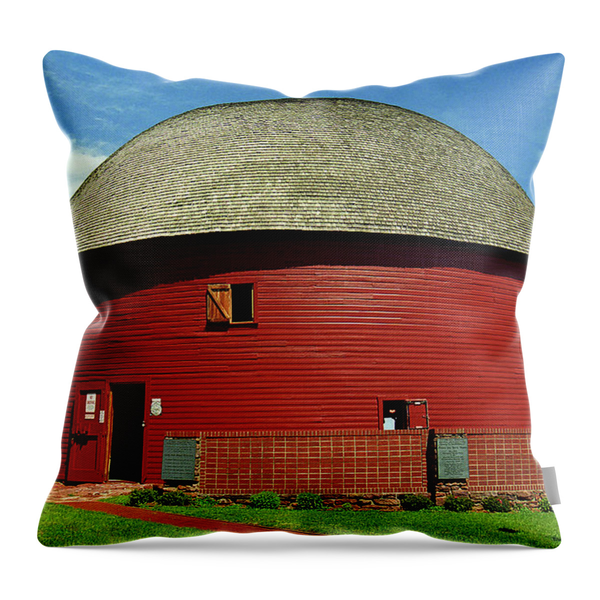 66 Throw Pillow featuring the photograph Route 66 - Round Barn 2007 by Frank Romeo