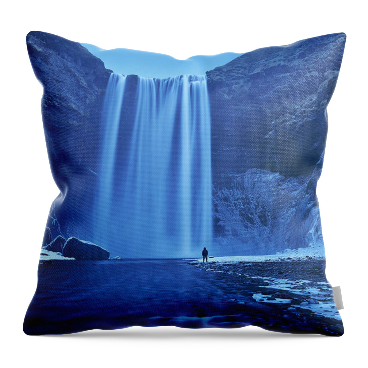 Skógarfoss Throw Pillow featuring the photograph Standing before the falls by Henry w Liu
