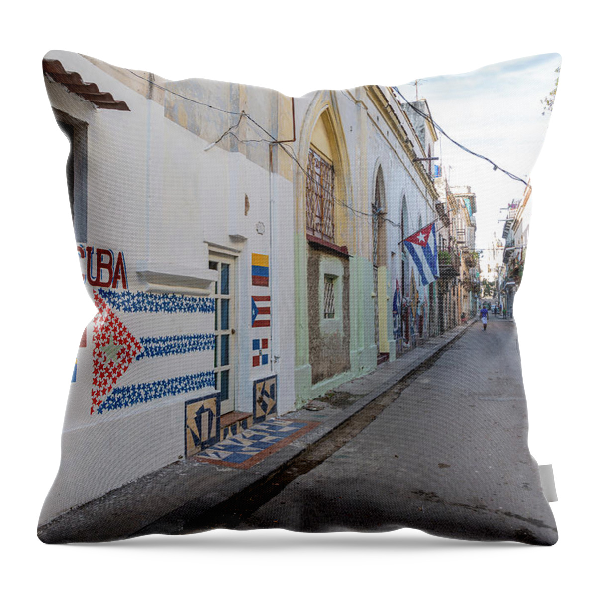 Cuba Throw Pillow featuring the photograph Street in Havana by David Lee