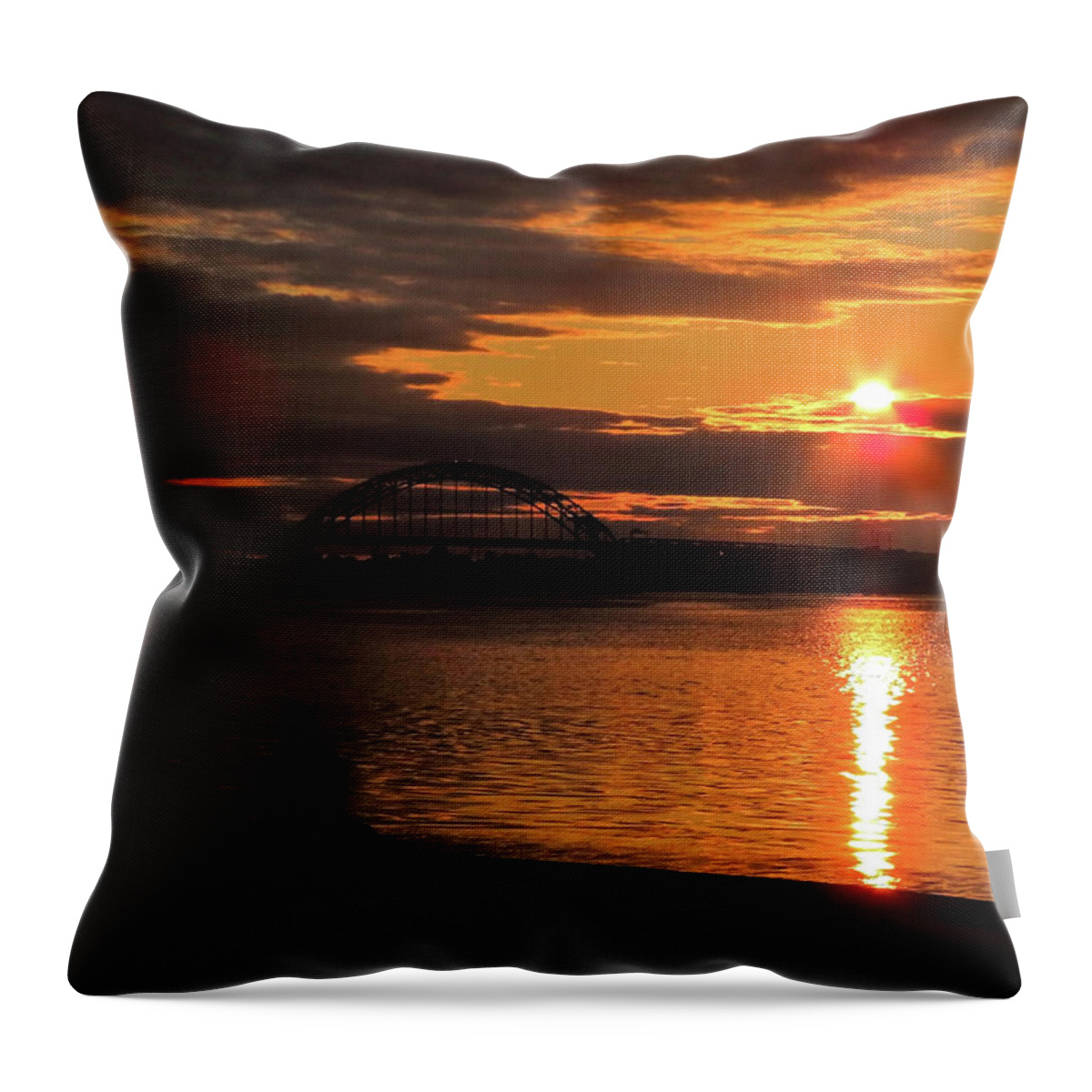 Sunset Throw Pillow featuring the photograph Watching the Sun Go Down Along the Delaware River by Linda Stern