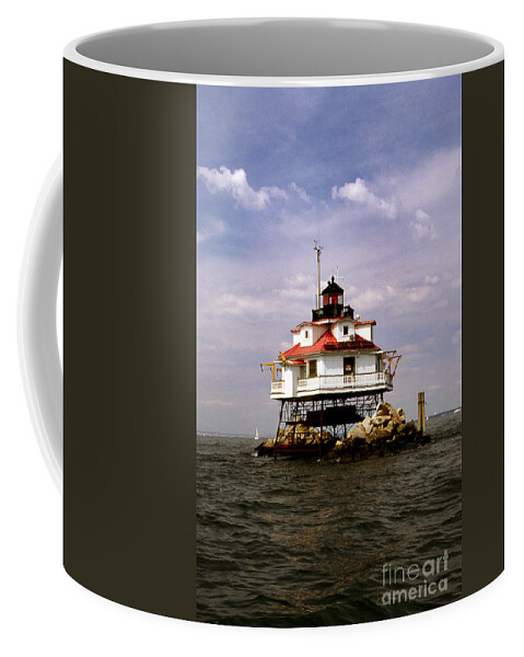 Lighthouses Coffee Mug featuring the photograph Thomas Point Shoal Lighthouse by Skip Willits