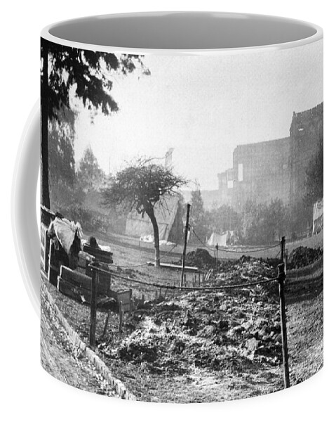 1906 Coffee Mug featuring the photograph San Francisco Earthquake #25 by Granger